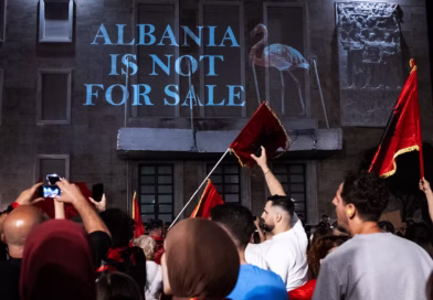 “Revolucioni flamingo po u jep krahë të rinjve”, revolta e shqiptarëve kundër Ramës, Le Monde: Gjenerata Z e zemëruar me qeverinë e korruptuar